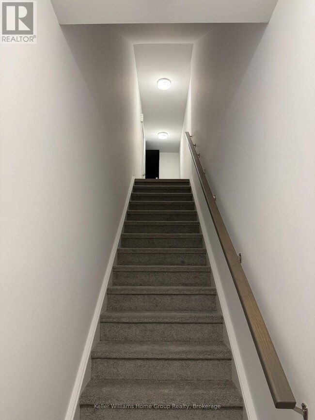 Building Photo - 940 St David St N