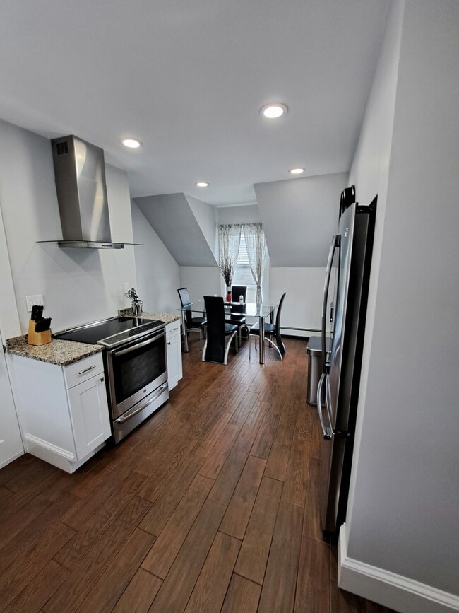 Photo - 14 Roy St Apartment