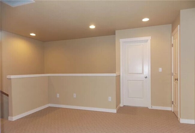 Foto del edificio - 3 bedroom town home in perfect location