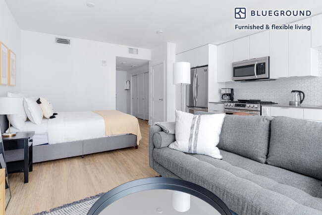 Building Photo - 1889 Harrison St