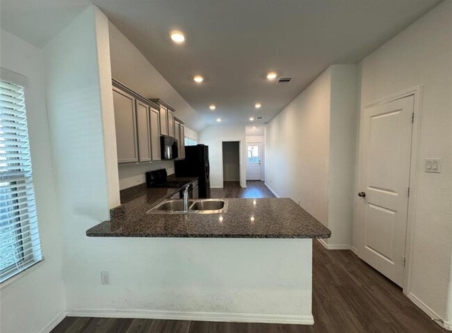 Building Photo - 24022 Falling Daylight Dr