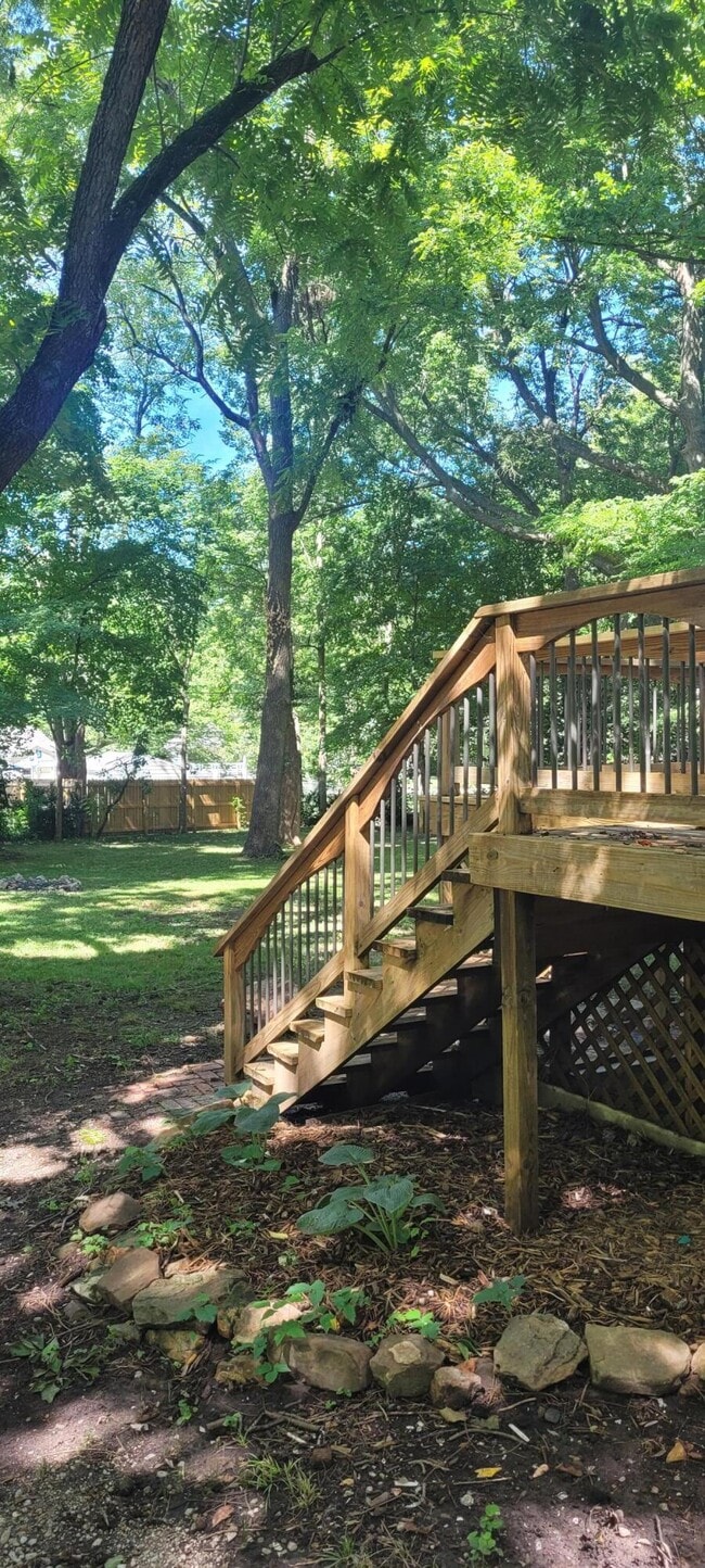 Building Photo - 619 S Kentwood Ave