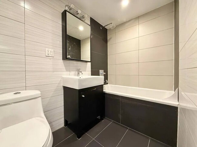 Photo - Prime Bushwick Room, HDTV, 15 min to Manhattan #756 Apartment