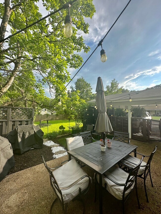 Foto del edificio - 517 Hunters Creek Cir