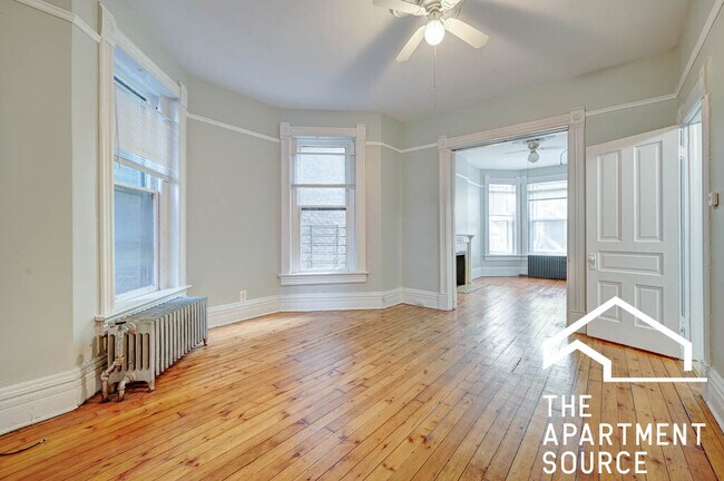 Building Photo - 2109 N Kenmore Ave