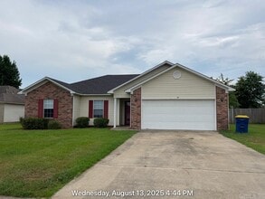 Building Photo - 19 Azalea Dr