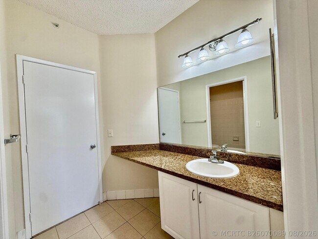 Building Photo - 6960 SW 39th St