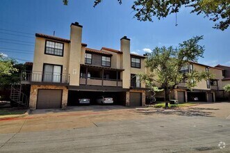 Building Photo - 2610 Lakehill Ln