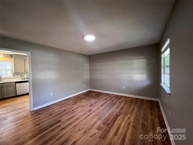 Building Photo - 407 Stirrup Ct