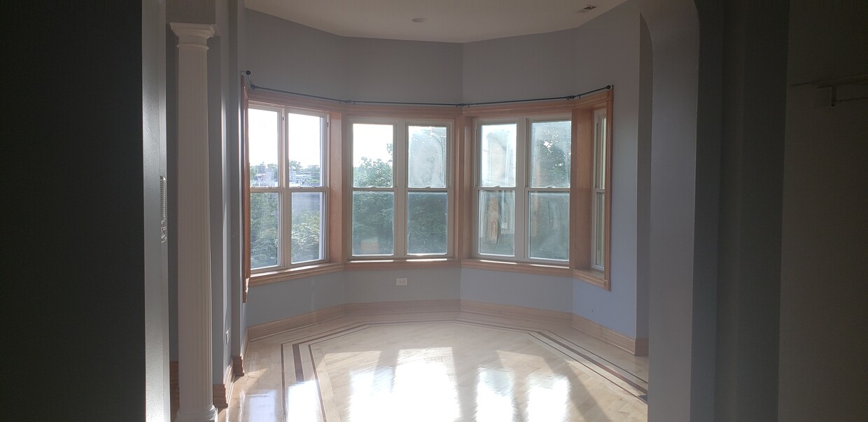 Foto principal - 4619 S Prairie Ave