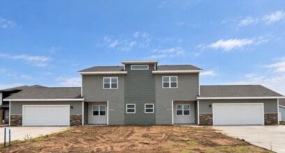 Building Photo - 3040 Bennington Pl