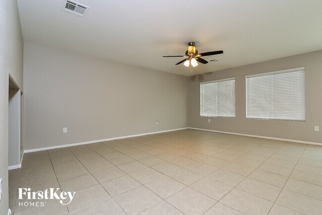 Building Photo - 712 E Caballo Hills Ave