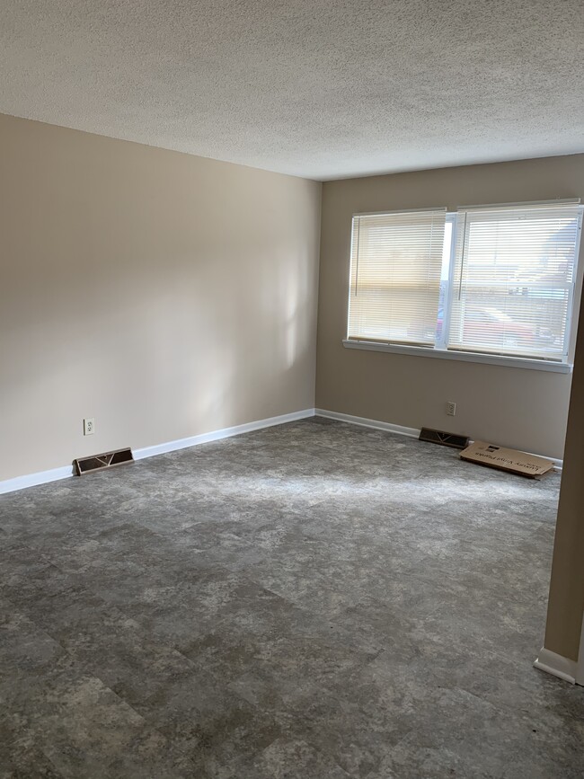 Building Photo - 20 N Chalfant Rd