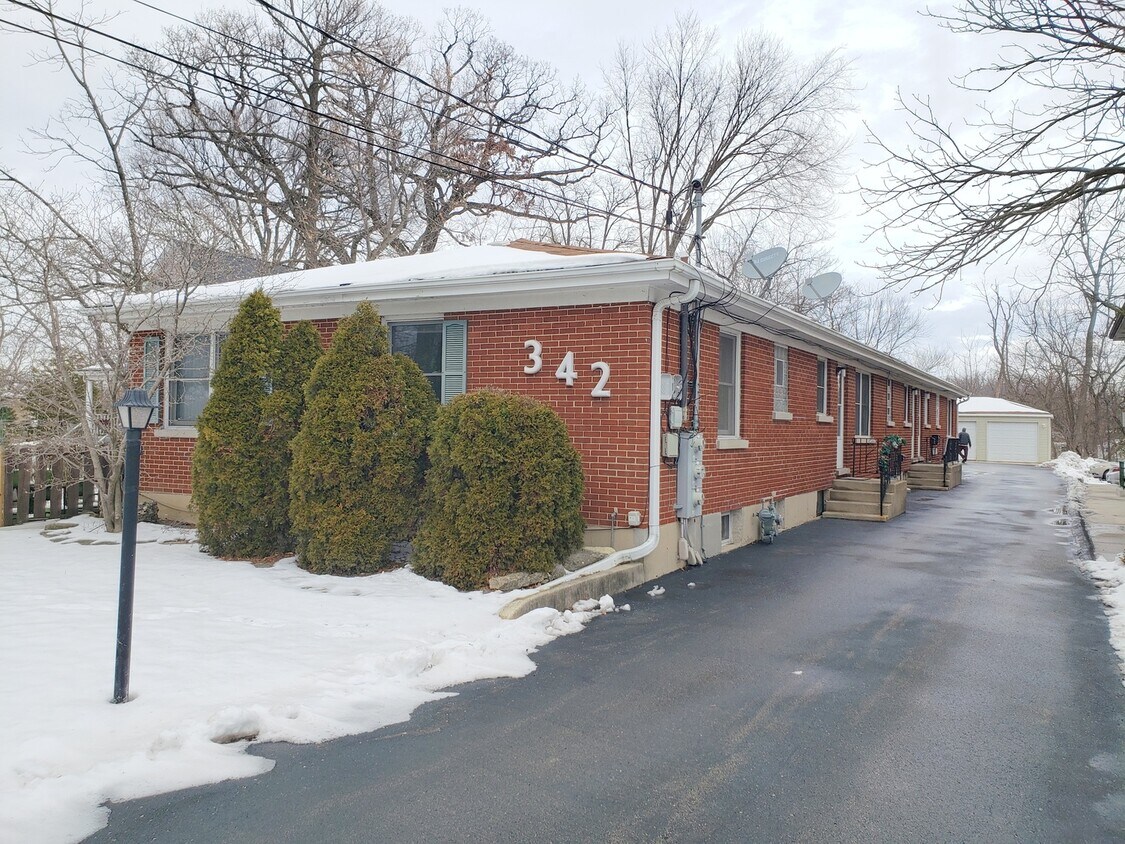 Primary Photo - 342 W St Charles Rd