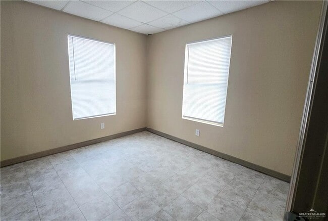 Foto del edificio - 9 Mike Chapa Blvd