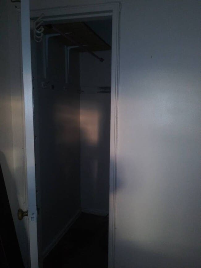 Building Photo - 922 Remsen Ave