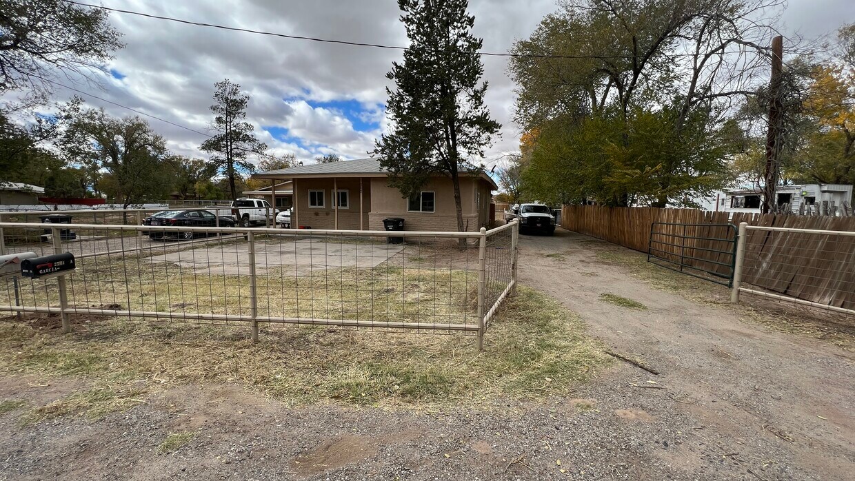 2784 NM47, Los Lunas, NM 87031 Townhome Rentals in Los Lunas NM