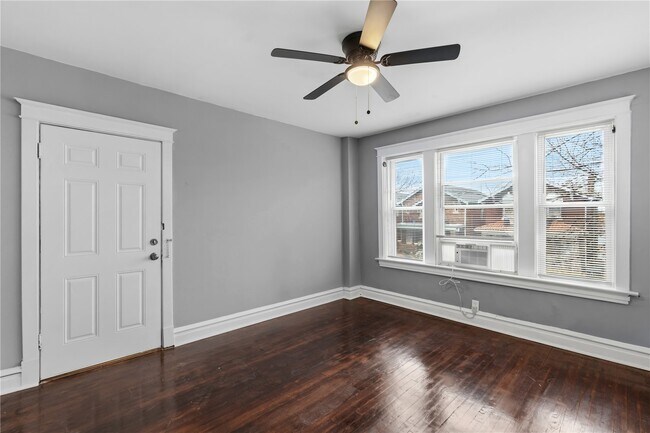 Foto del edificio - 4234 Dewey Ave