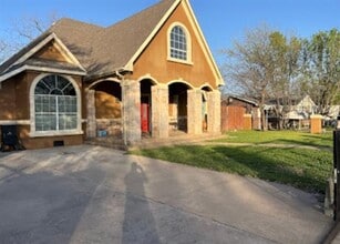 Building Photo - 2351 Longhorn St