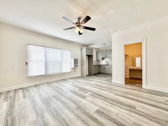 Building Photo - 1058 Normandie Ave