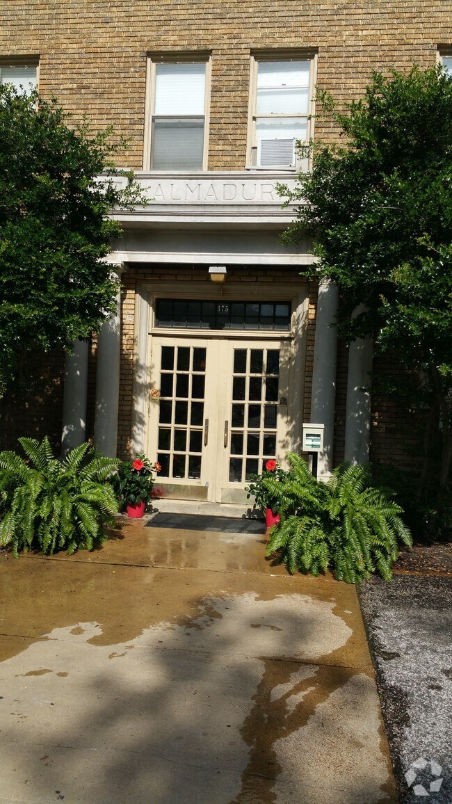 Stonewall Apartments under 800 Memphis, TN 2 Rentals