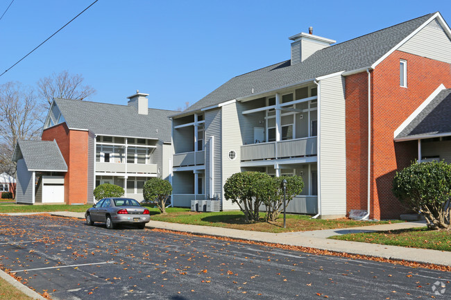 Building Photo - Governors Square Apartments