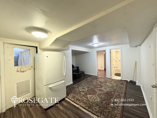 Photo du bâtiment - 2-Bedroom Basement Apartment in Etobicoke | Flat-Fee Utilities + Internet Included