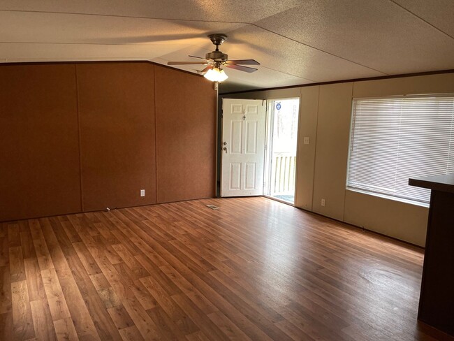 Foto del edificio - 3 BED, 2 FULL BATH MOBILE HOME IN DENTON, ...