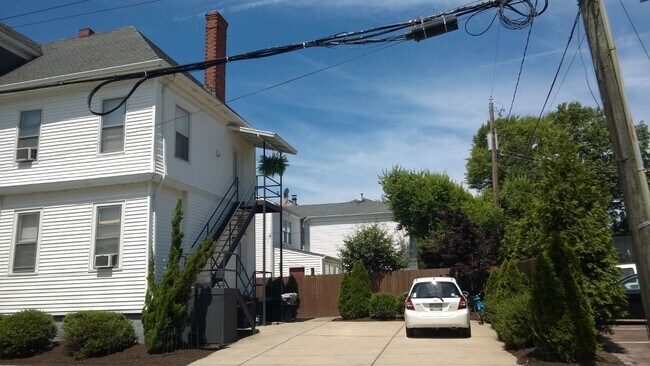 Building Photo - 700 Graydon Ave