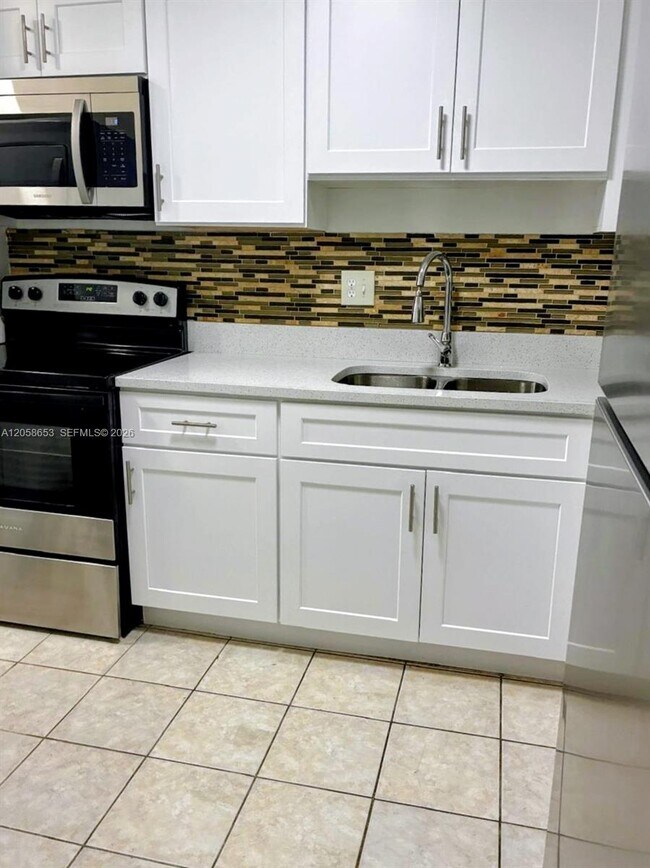 Building Photo - 7911 N Colony Cir
