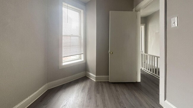 Building Photo - Renovated Three Bedroom w/ New Flooring throughout in Southwest