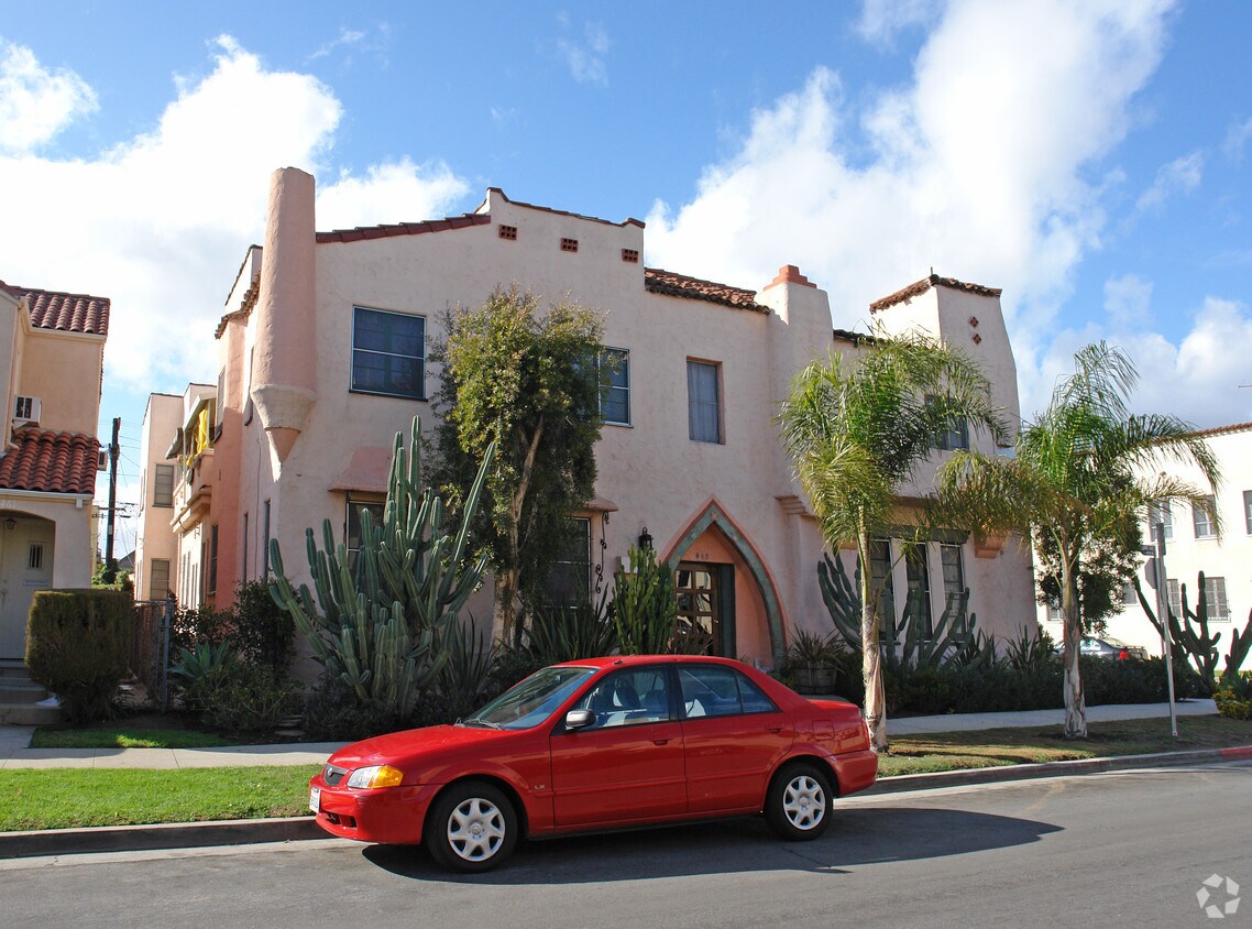 Building Photo - 465 N Spaulding Ave