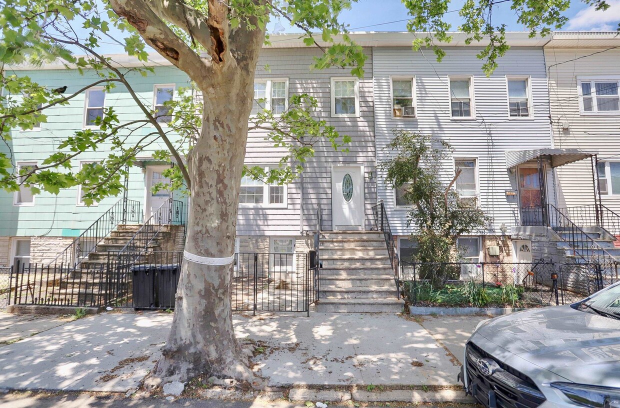 Primary Photo - 75 Chestnut Ave