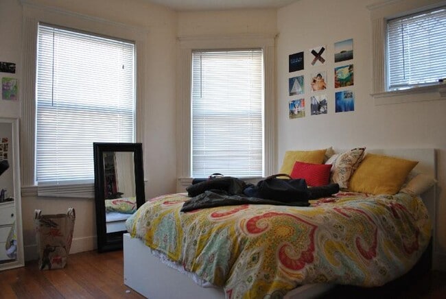Building Photo - ALLSTON 5 BED/2 BATH ON GARDNER ST. FOR 9/...