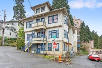Building Photo - 801 SW Green Ave