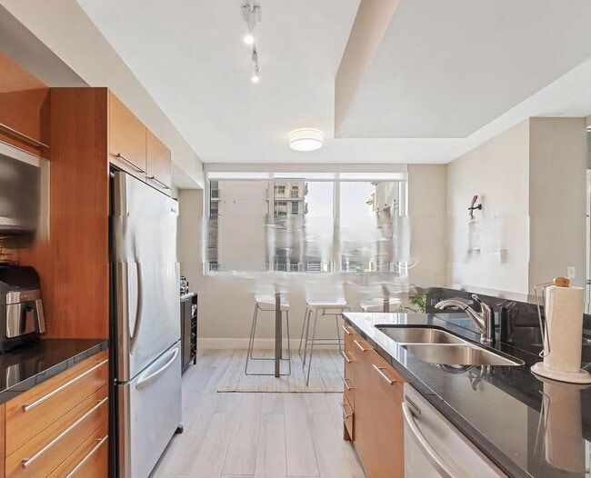 Building Photo - 253 NE 2nd St