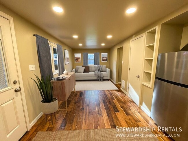 Photo - 754 W 12th Ave Apartment