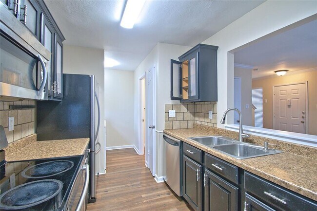 Building Photo - 1015 E Yager Ln