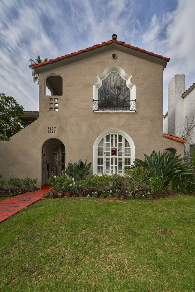 Foto del edificio - 1235 Hi Point St