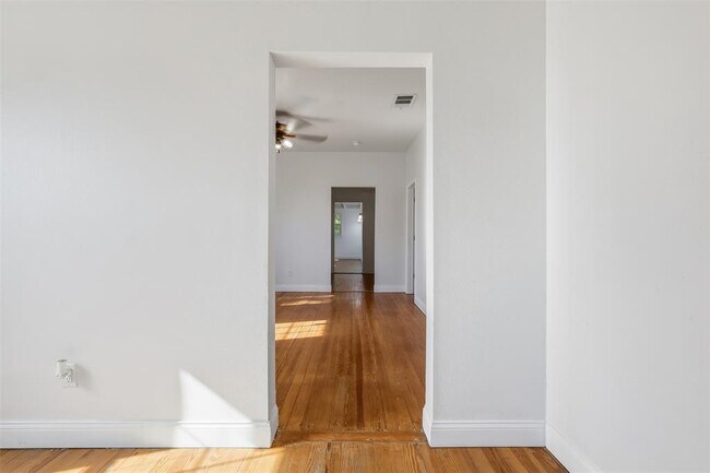 Foto del edificio - 1215 Porter St