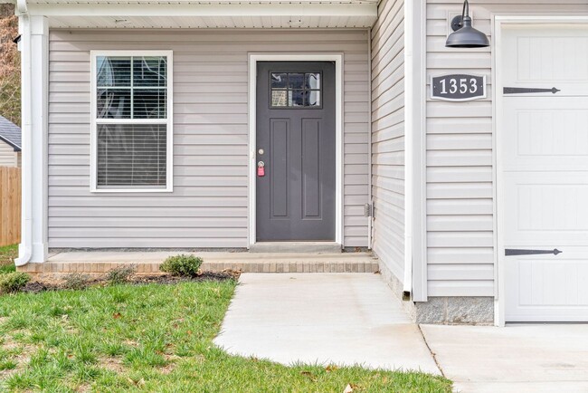 Foto del edificio - Newly Built Home in Fletcher's Bend Subdiv...