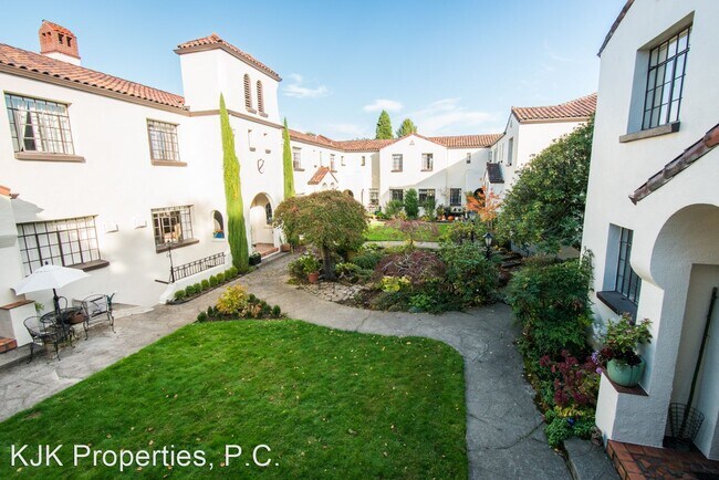 Building Photo - 2 br, 1.5 bath House - 2325 NE Flanders St...