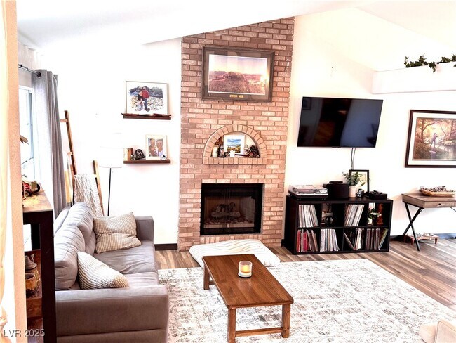 Foto del edificio - 431 Ackerman Ln