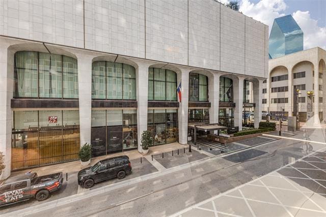 Building Photo - 1505 Elm St