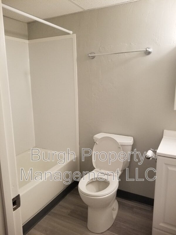 Building Photo - 634 Southcrest Dr