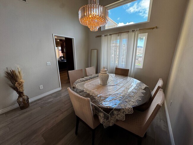 Foto del edificio - 4 Bedroom in Spring Valley