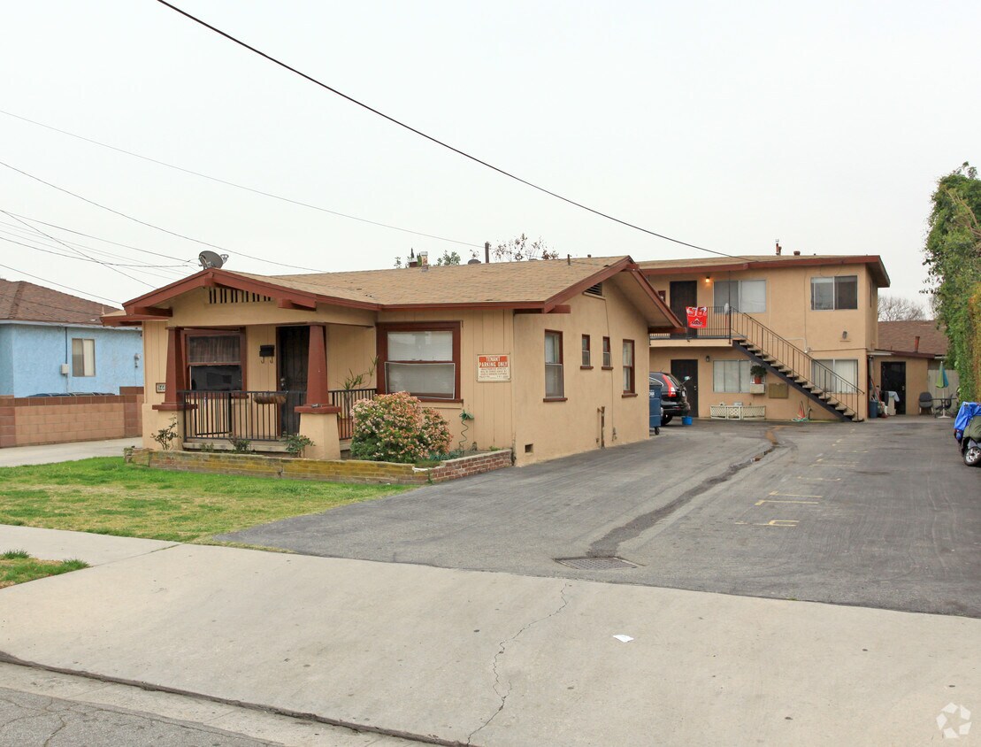 Foto principal - 9438-9440 Mayne St