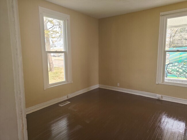 Foto del edificio - 1325 Jefferson Ave