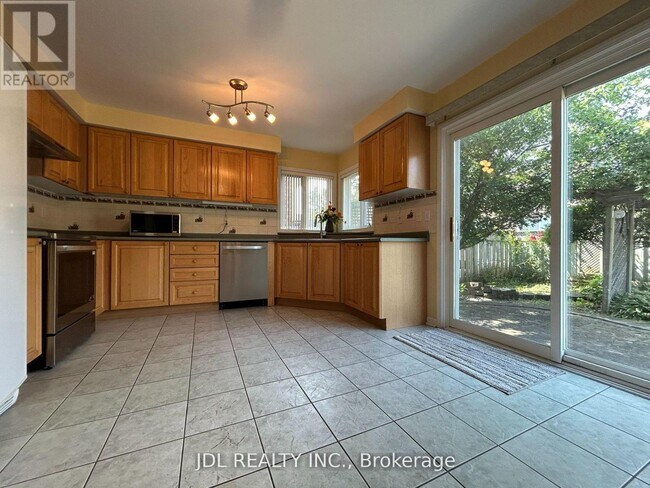 Building Photo - 14 Redbud St