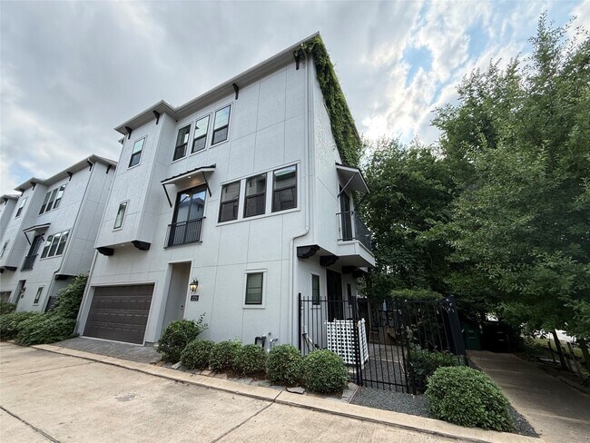 Foto del edificio - 1220 W 25th St